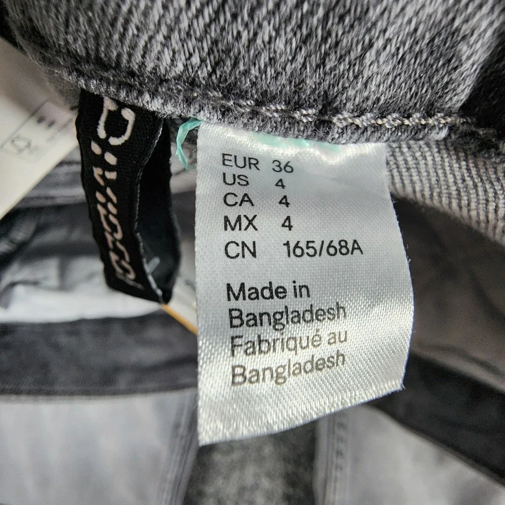 NWT‎ H&M Divided Flare Low Waist Raw Hem Women's Jeans Size 4 Gray Flap Pockets - Picture 5 of 9